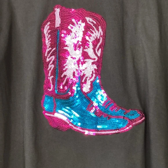 Rowdy Crowd Clothing Black T-Shirt With Fringe NWT - Picture 3 of 7